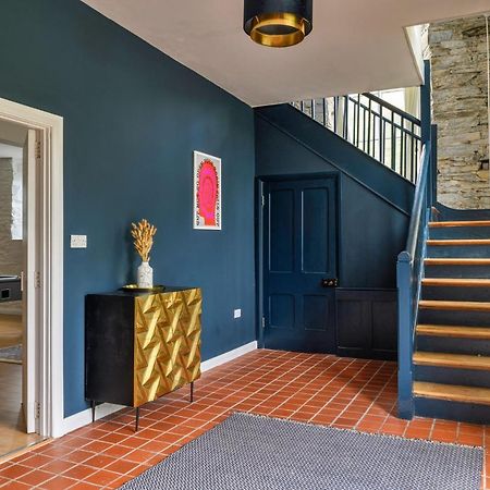 Finest Retreats - Luxury Converted Chapel With Hot Tub & Games Room ディナス・マウズイ エクステリア 写真