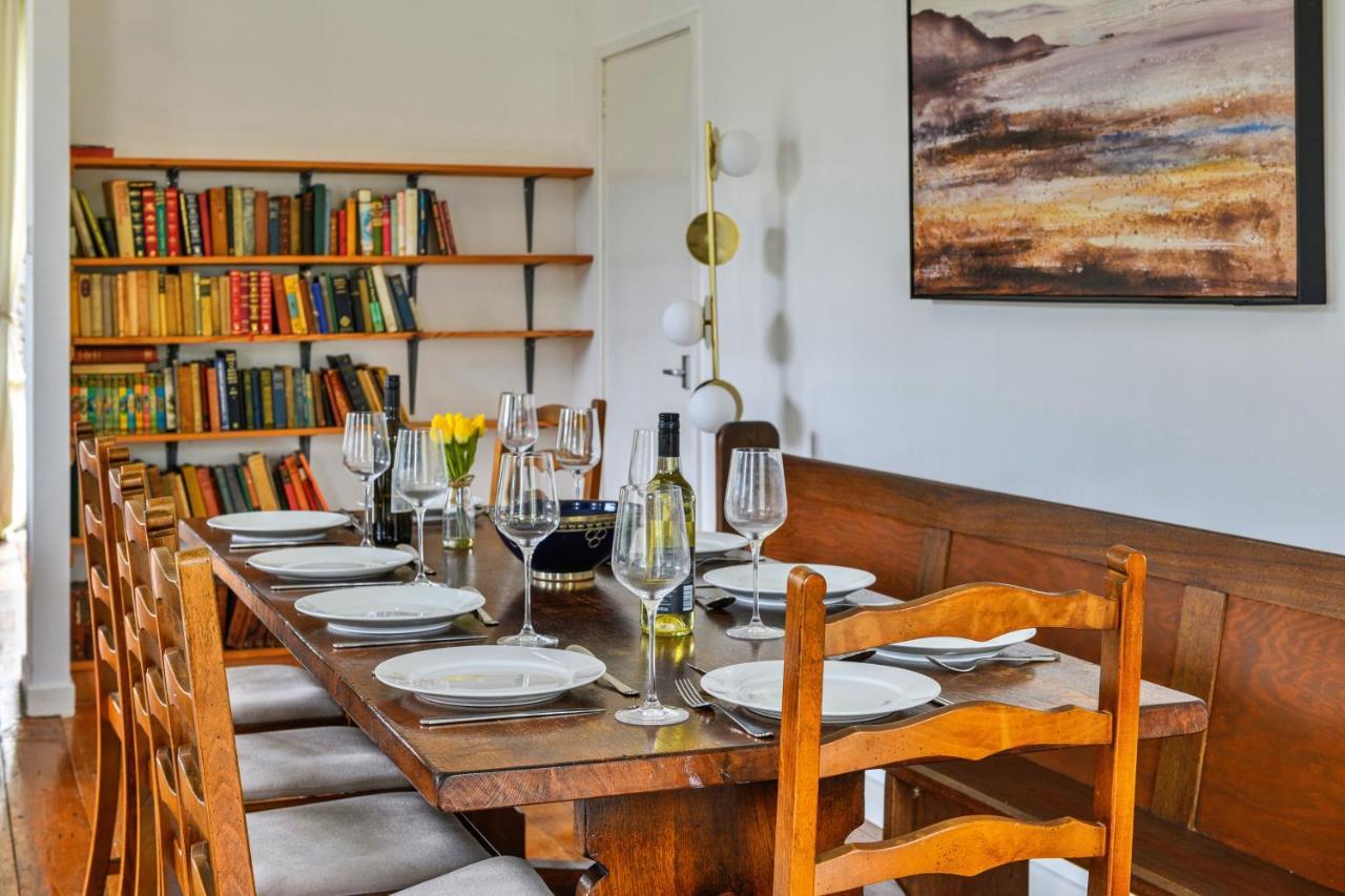 Finest Retreats - Luxury Converted Chapel With Hot Tub & Games Room ディナス・マウズイ エクステリア 写真