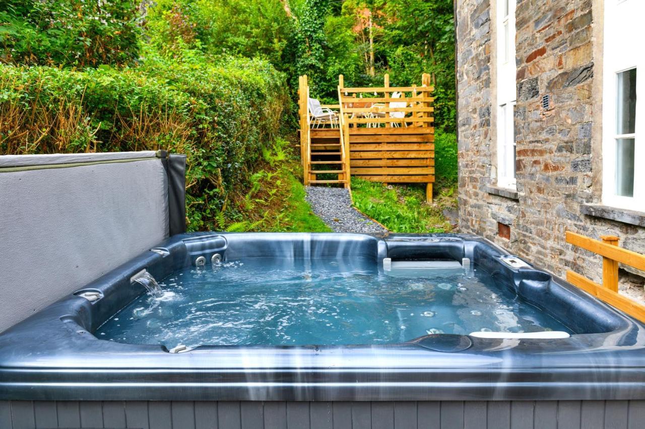 Finest Retreats - Luxury Converted Chapel With Hot Tub & Games Room ディナス・マウズイ エクステリア 写真