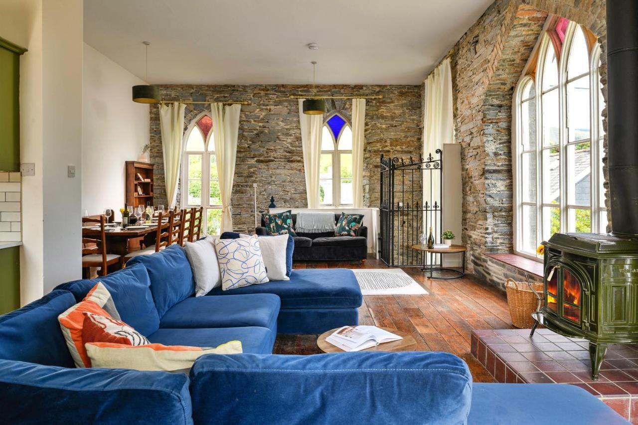 Finest Retreats - Luxury Converted Chapel With Hot Tub & Games Room ディナス・マウズイ エクステリア 写真